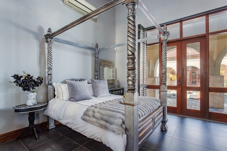 5 Bedroom Property for Sale in Winelands Western Cape